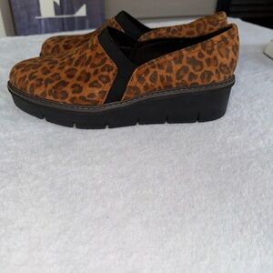 Clarks Brown Leopard Print Women's Loafers size 9